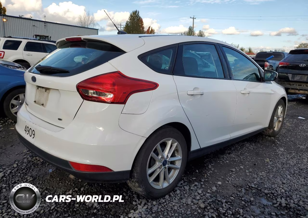 2018 Ford Focus Se VIN:1FADP3K29JL331548 - 3