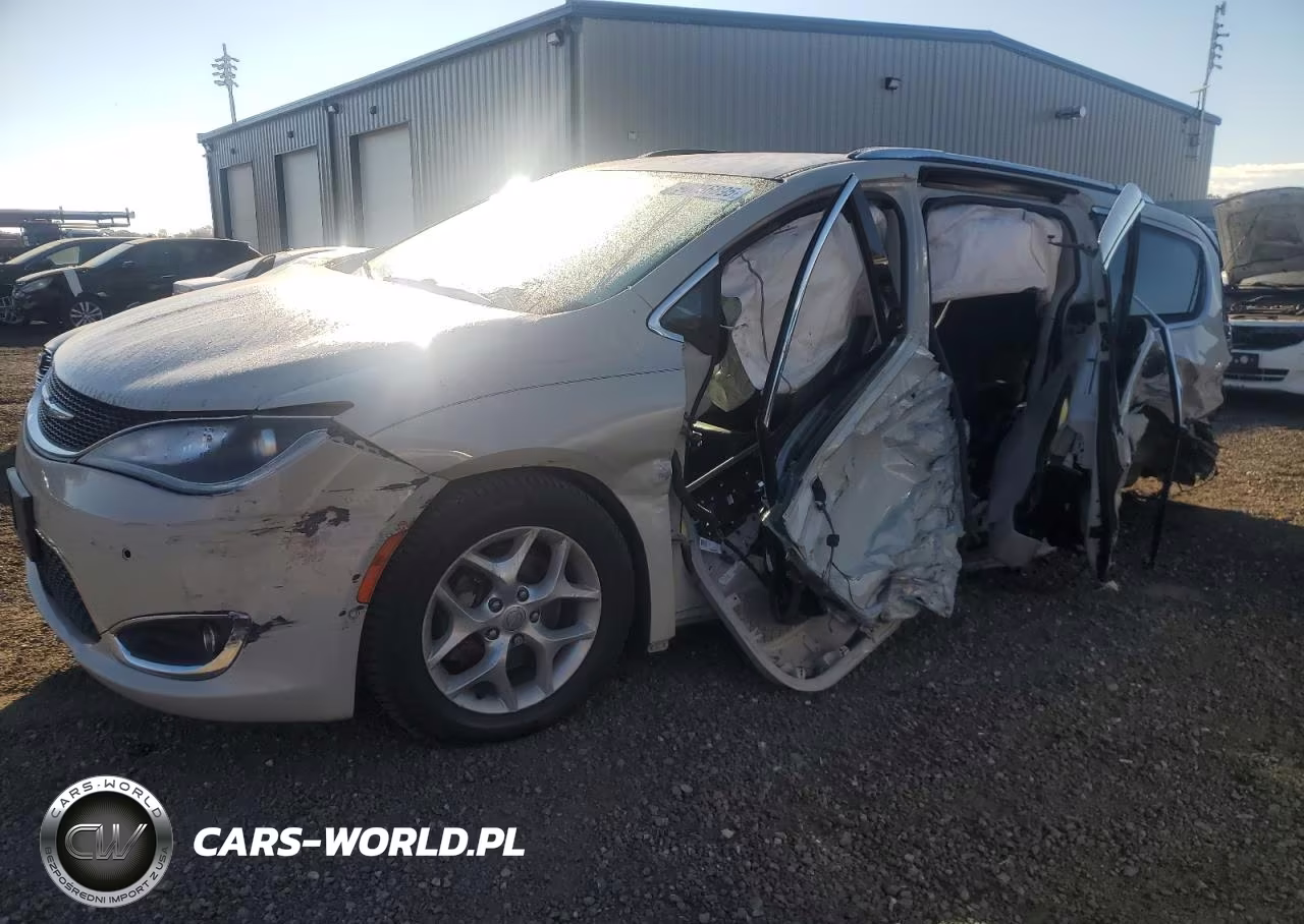 2017 Chrysler Pacifica Touring L Plus