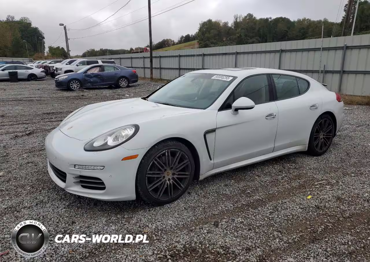 2016 Porsche Panamera 2