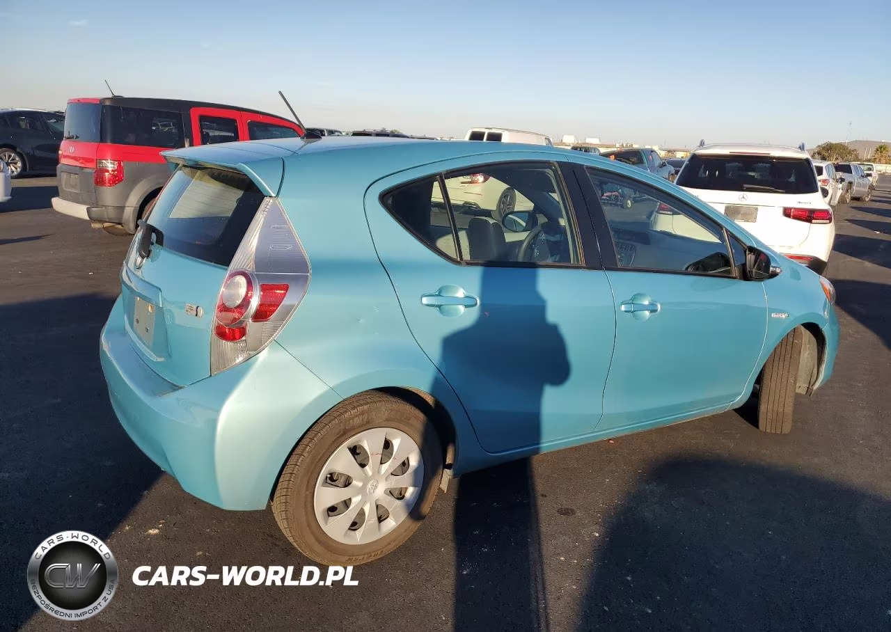 2013 Toyota Prius VIN:JTDKDTB31D1046104 - 3