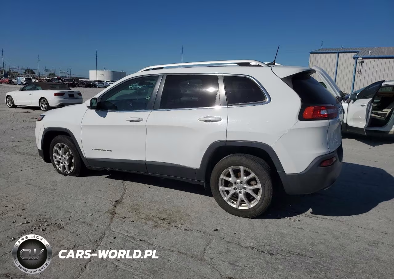 2017 Jeep Cherokee Latitude VIN:1C4PJLCB3HW592674 - 2
