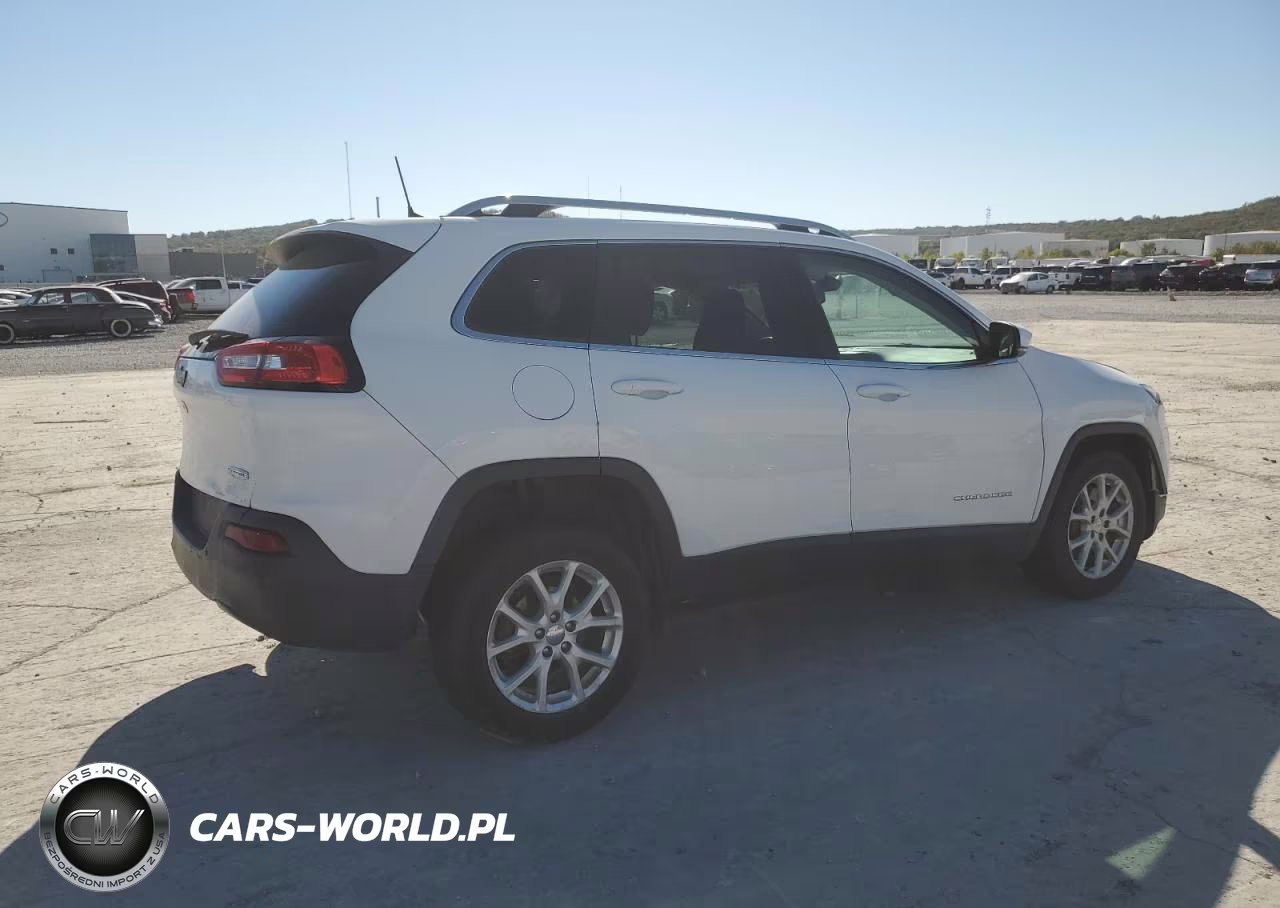 2017 Jeep Cherokee Latitude VIN:1C4PJLCB3HW592674 - 3