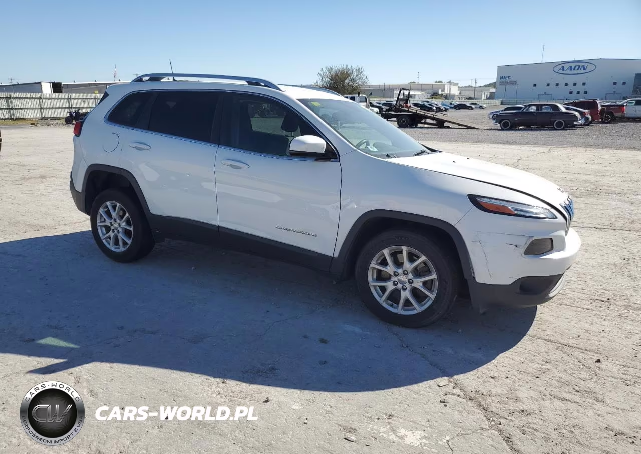 2017 Jeep Cherokee Latitude VIN:1C4PJLCB3HW592674 - 4