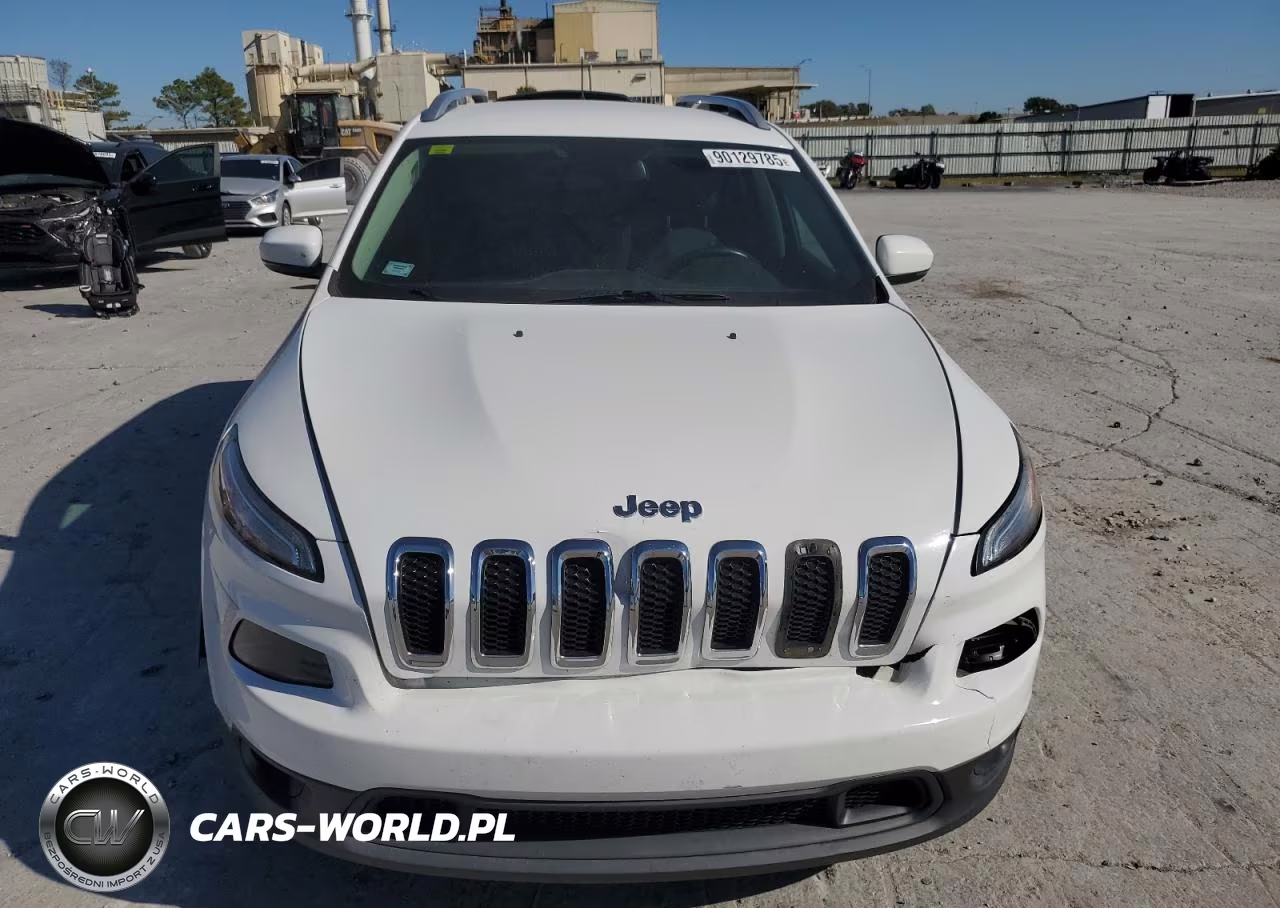 2017 Jeep Cherokee Latitude VIN:1C4PJLCB3HW592674 - 5