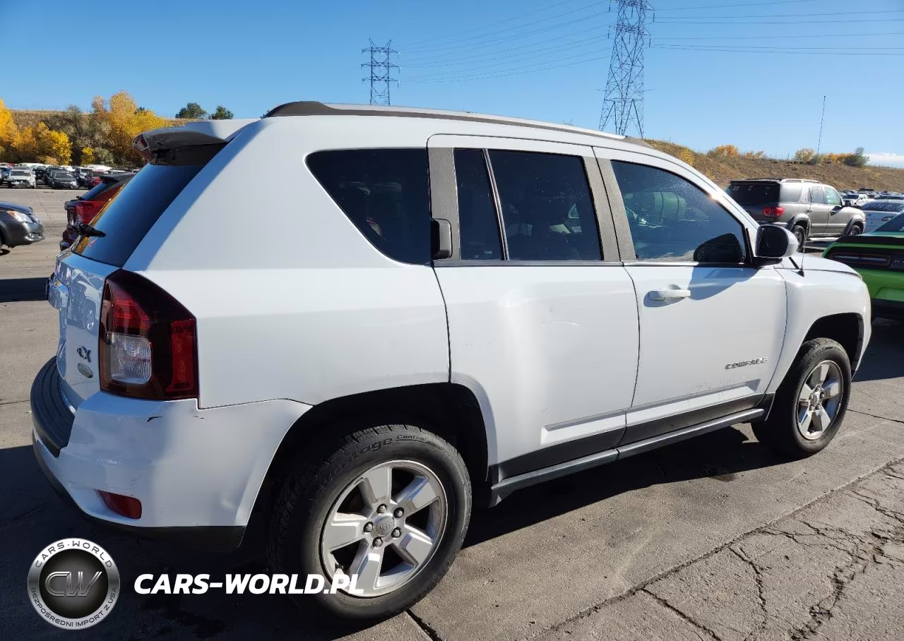 2016 Jeep Compass Latitude VIN:1C4NJCEA4GD619788 - 3
