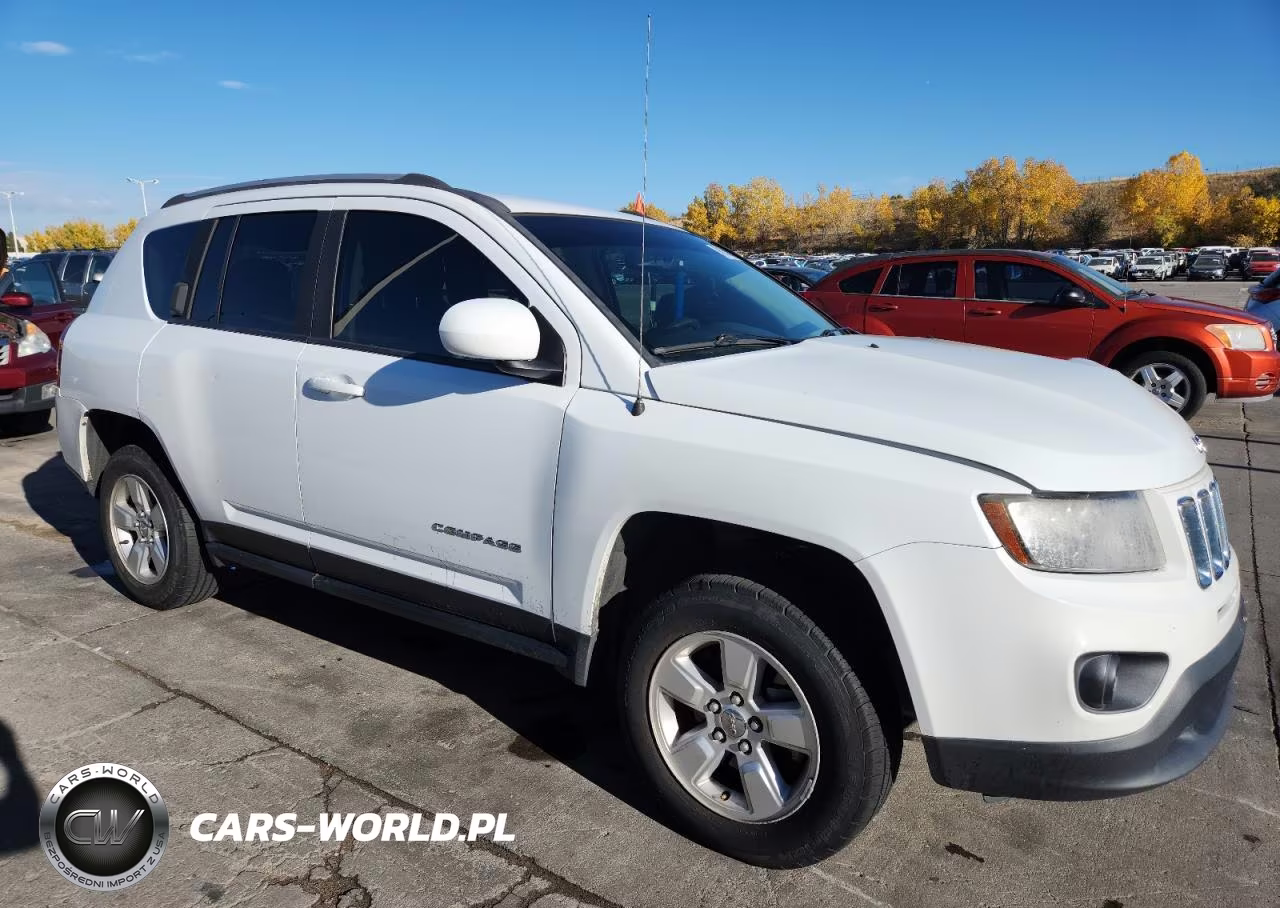 2016 Jeep Compass Latitude VIN:1C4NJCEA4GD619788 - 4