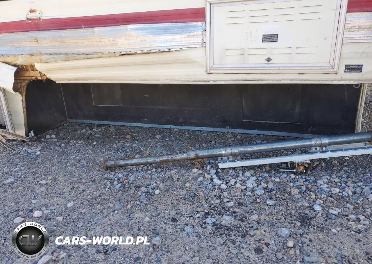 1992 Lance 2400 Camper VIN:1804586 - 8