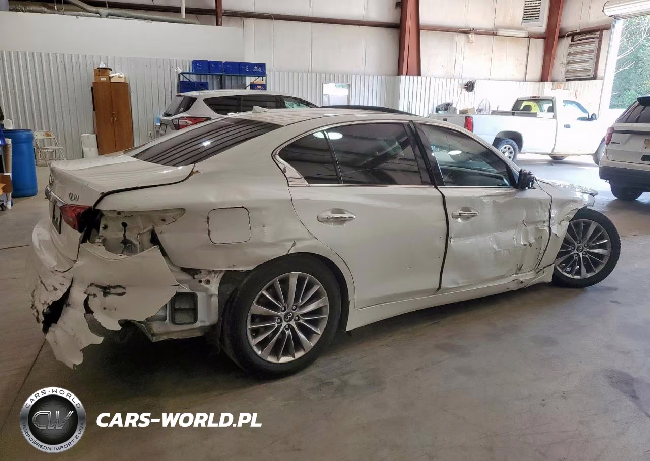 2018 Infiniti Q50 Luxe VIN:JN1EV7AR1JM436916 - 3