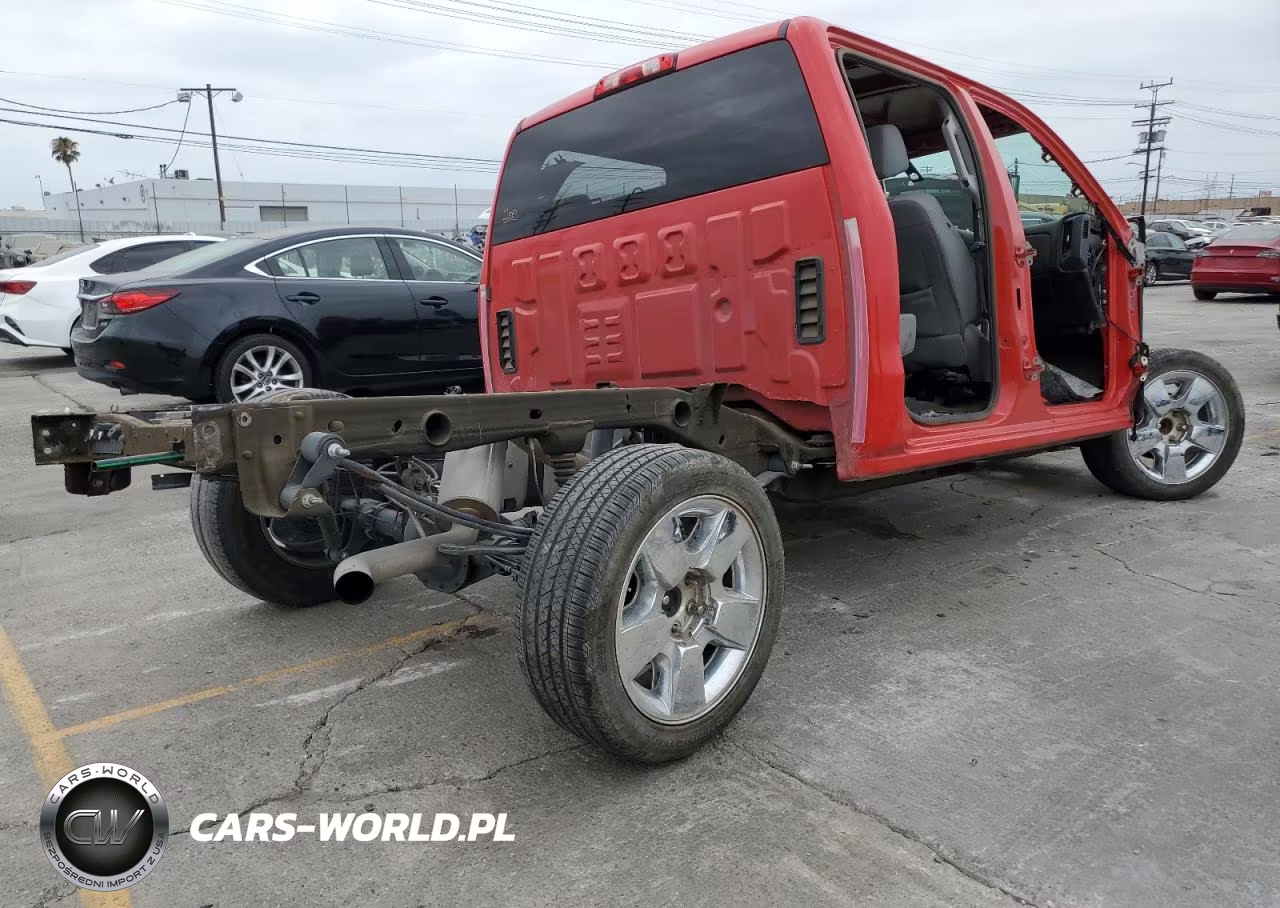 2018 Chevrolet Silverado C1500 Custom VIN:3GCPCPEC3JG469954 - 3