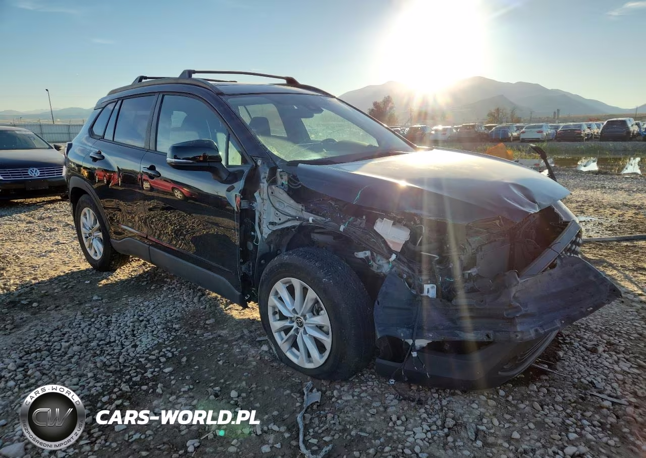 2022 Toyota Corolla Cross Le VIN:7MUBAABG5NV010197 - 4