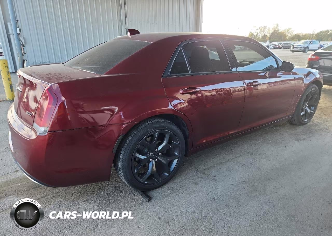 2021 Chrysler 300 Touring VIN:2C3CCAAG3MH505302 - 3