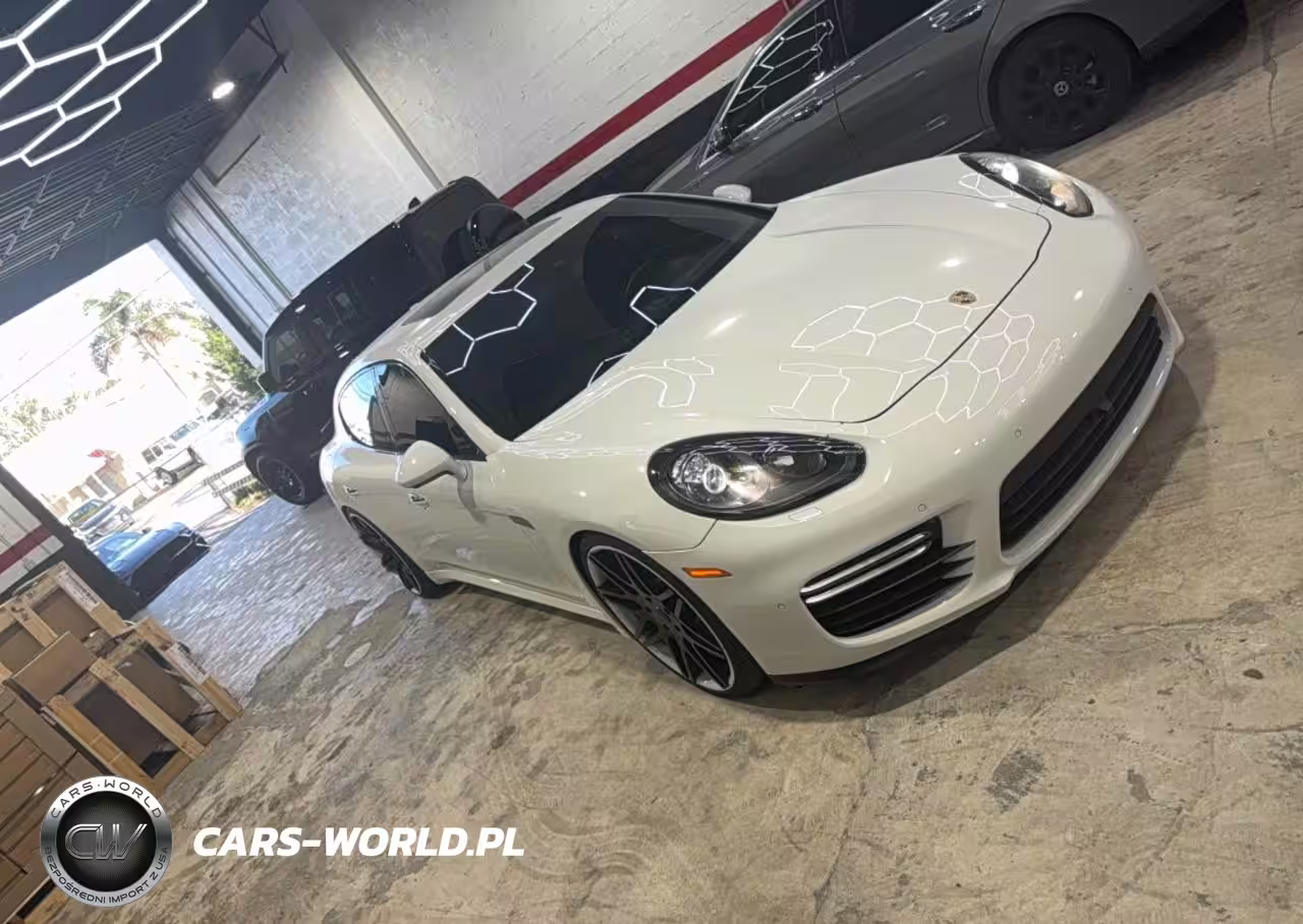 2015 Porsche Panamera Gts