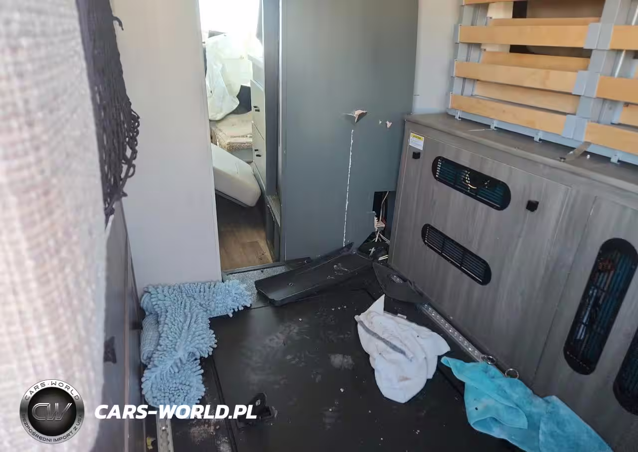 2024 Benz Sprinter Cargo 2500 VIN:W1X4NBVY4RP700038 - 10