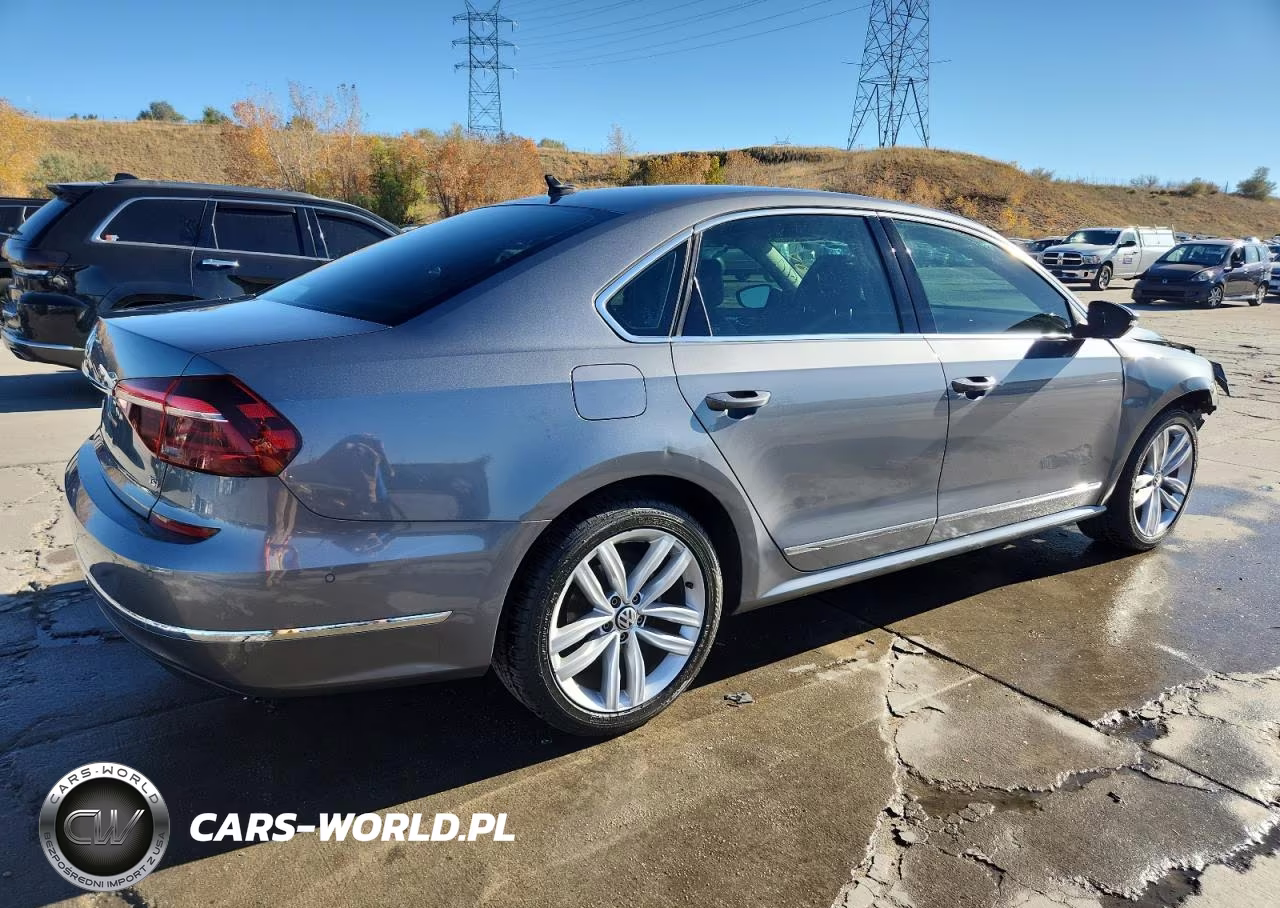 2017 Volkswagen Passat Sel Premium VIN:1VWCT7A3XHC053138 - 3