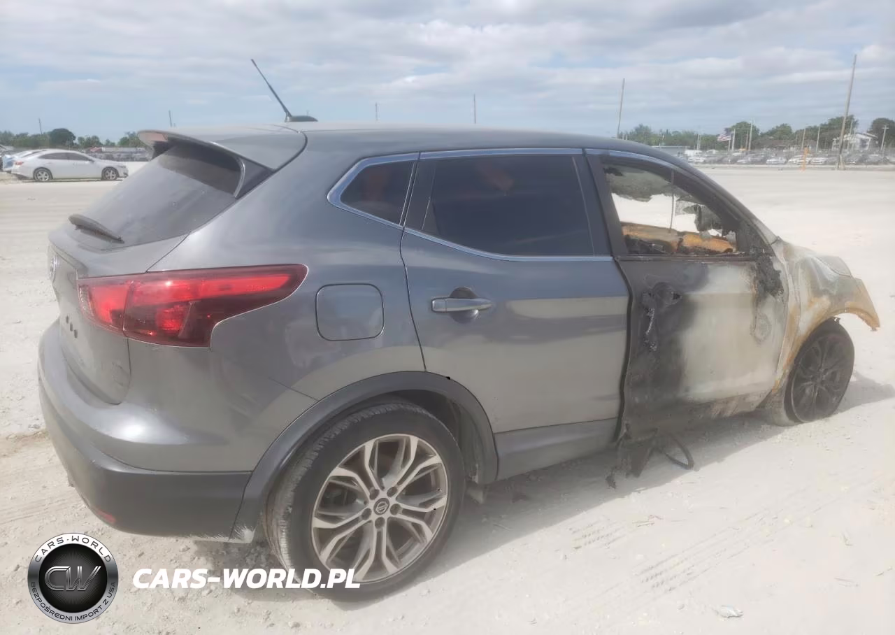 2019 Nissan Rogue Sport S VIN:JN1BJ1CP8KW526027 - 3