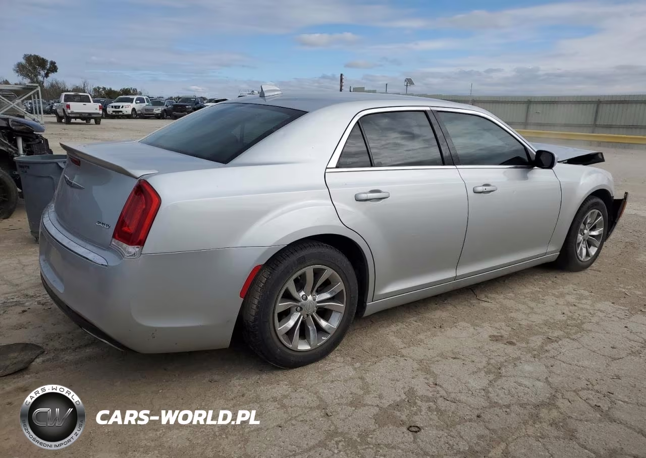2021 Chrysler 300 Touring VIN:2C3CCAAG8MH516232 - 3