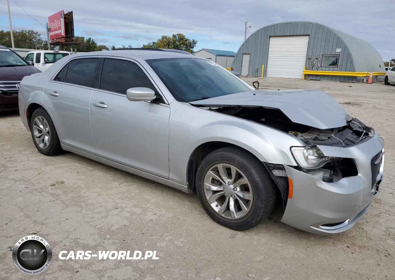 2021 Chrysler 300 Touring VIN:2C3CCAAG8MH516232 - 4