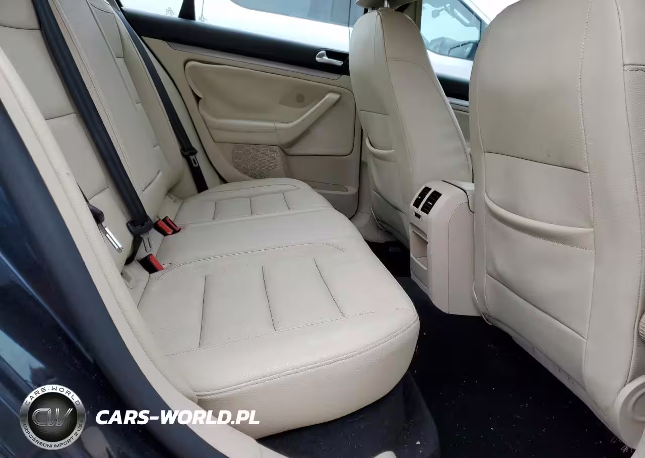 2010 Volkswagen Jetta Limited VIN:3VWAX7AJXAM128449 - 10