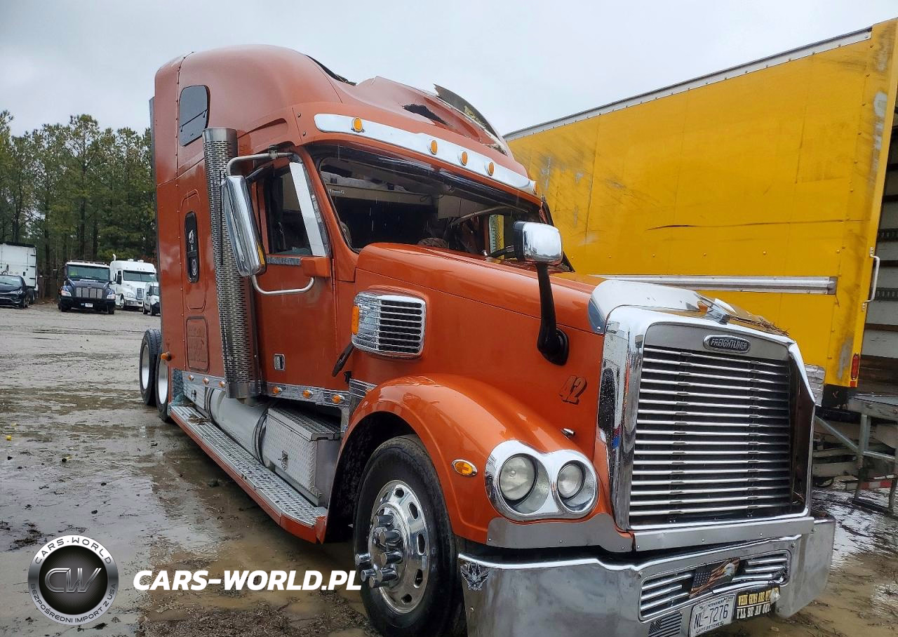 2013 Freightliner Coronado Semi Truck