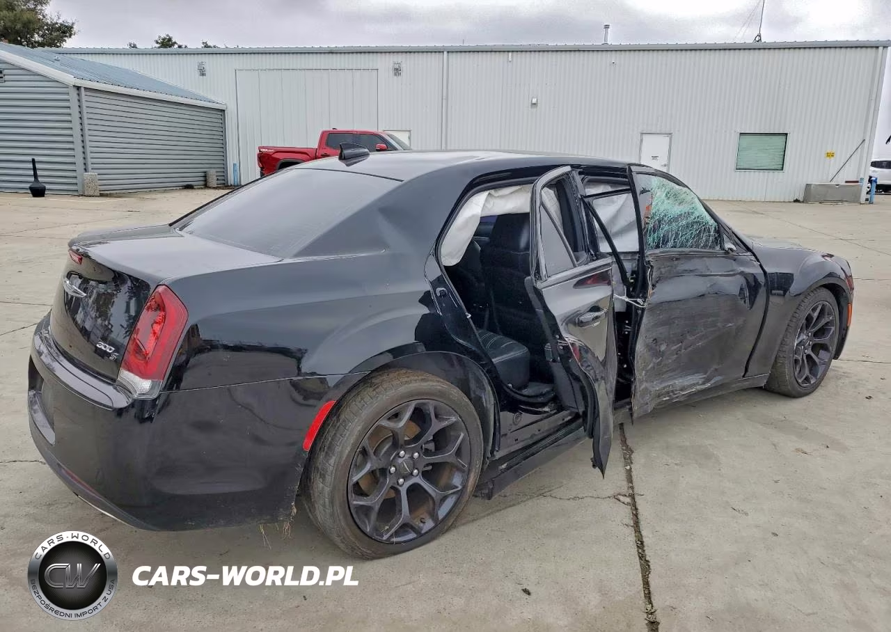 2019 Chrysler 300 S VIN:2C3CCABGXKH555464 - 3