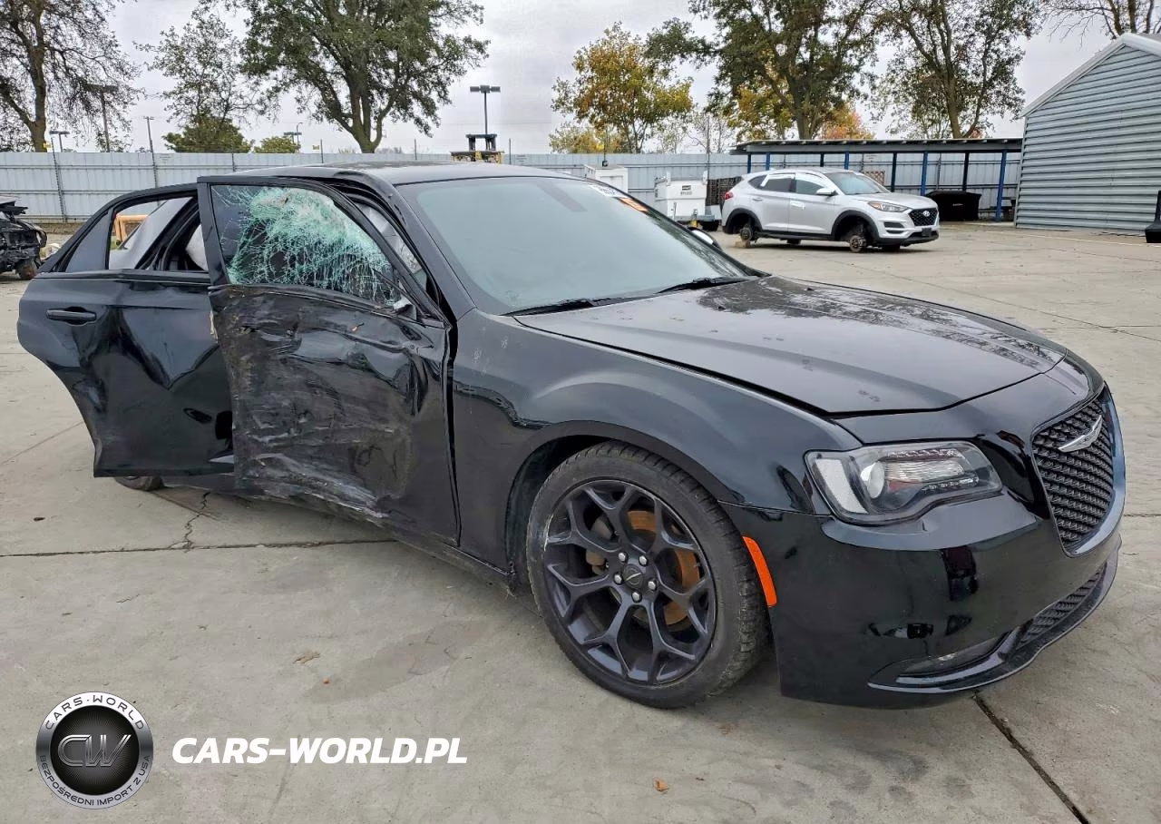 2019 Chrysler 300 S VIN:2C3CCABGXKH555464 - 4