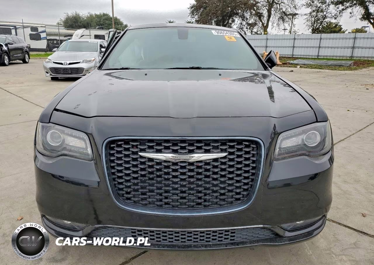 2019 Chrysler 300 S VIN:2C3CCABGXKH555464 - 5