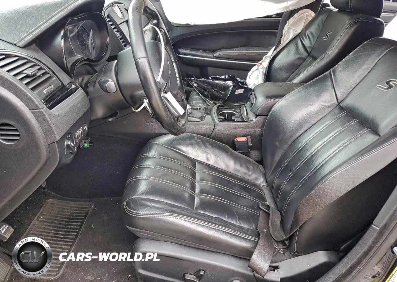 2019 Chrysler 300 S VIN:2C3CCABGXKH555464 - 7