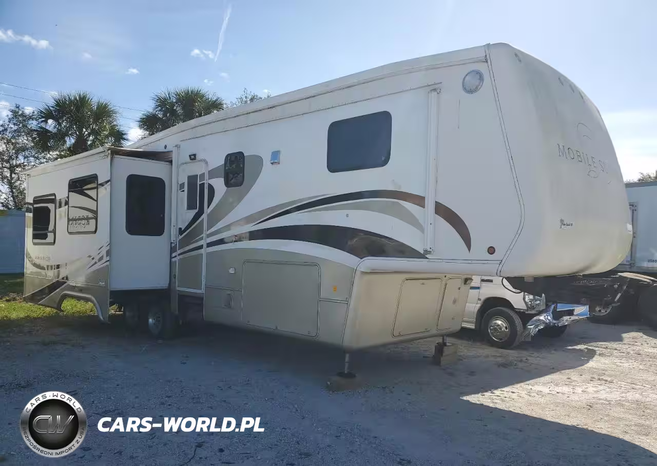 2007 Mobi Trailer - Camper