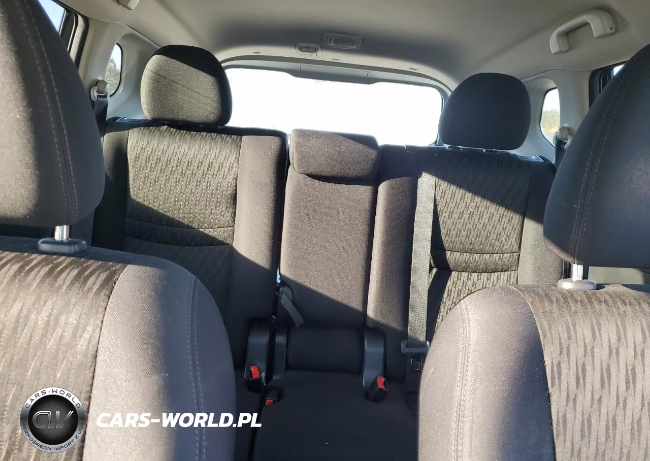2019 Nissan Rogue S VIN:5N1AT2MT6KC822701 - 10