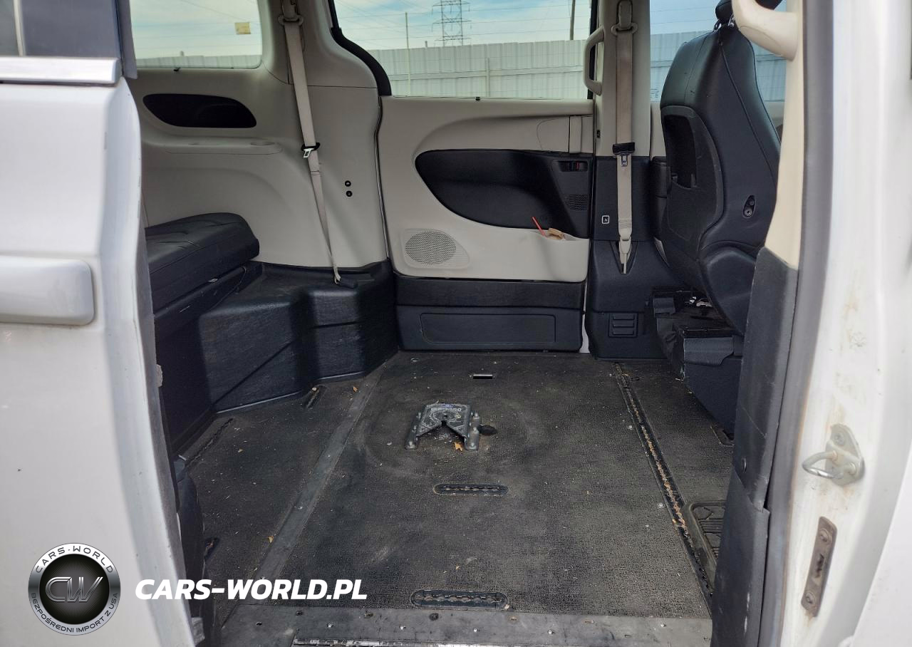 2019 Chrysler Pacifica Touring L VIN:2C4RC1BG2KR603393 - 11