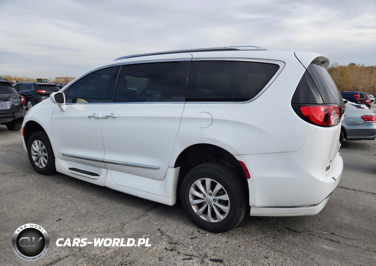 2019 Chrysler Pacifica Touring L VIN:2C4RC1BG2KR603393 - 2
