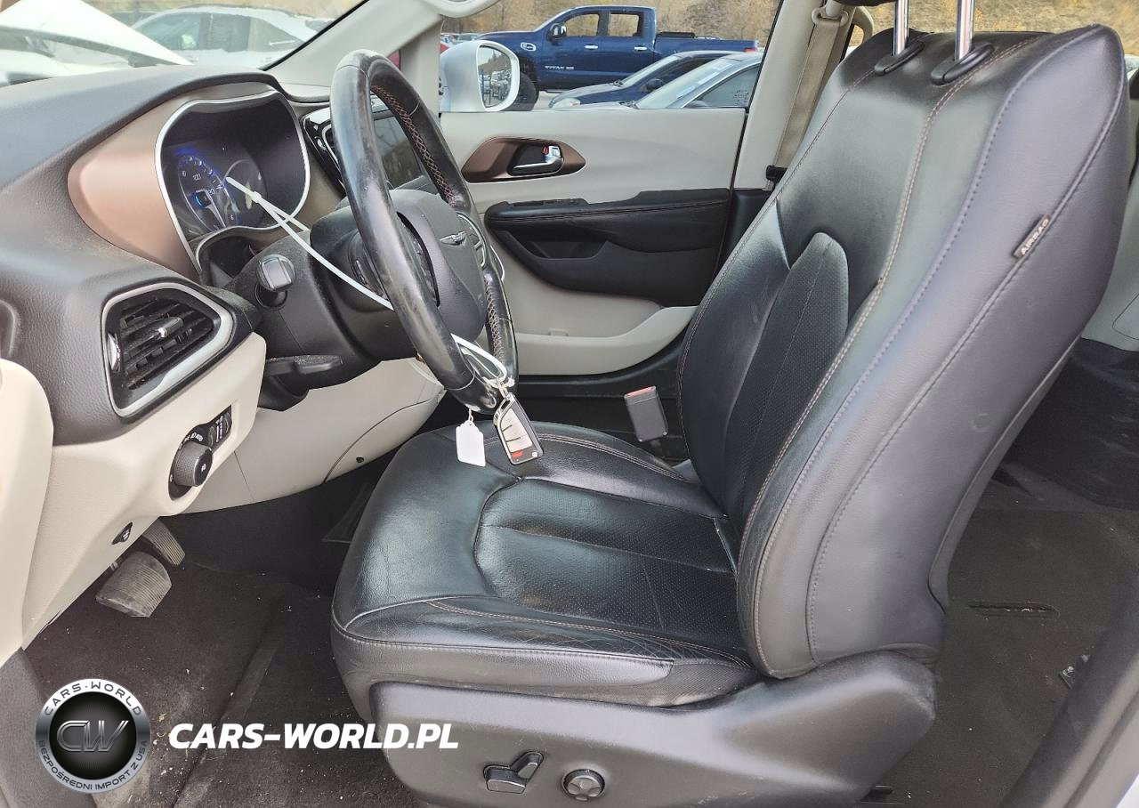 2019 Chrysler Pacifica Touring L VIN:2C4RC1BG2KR603393 - 7