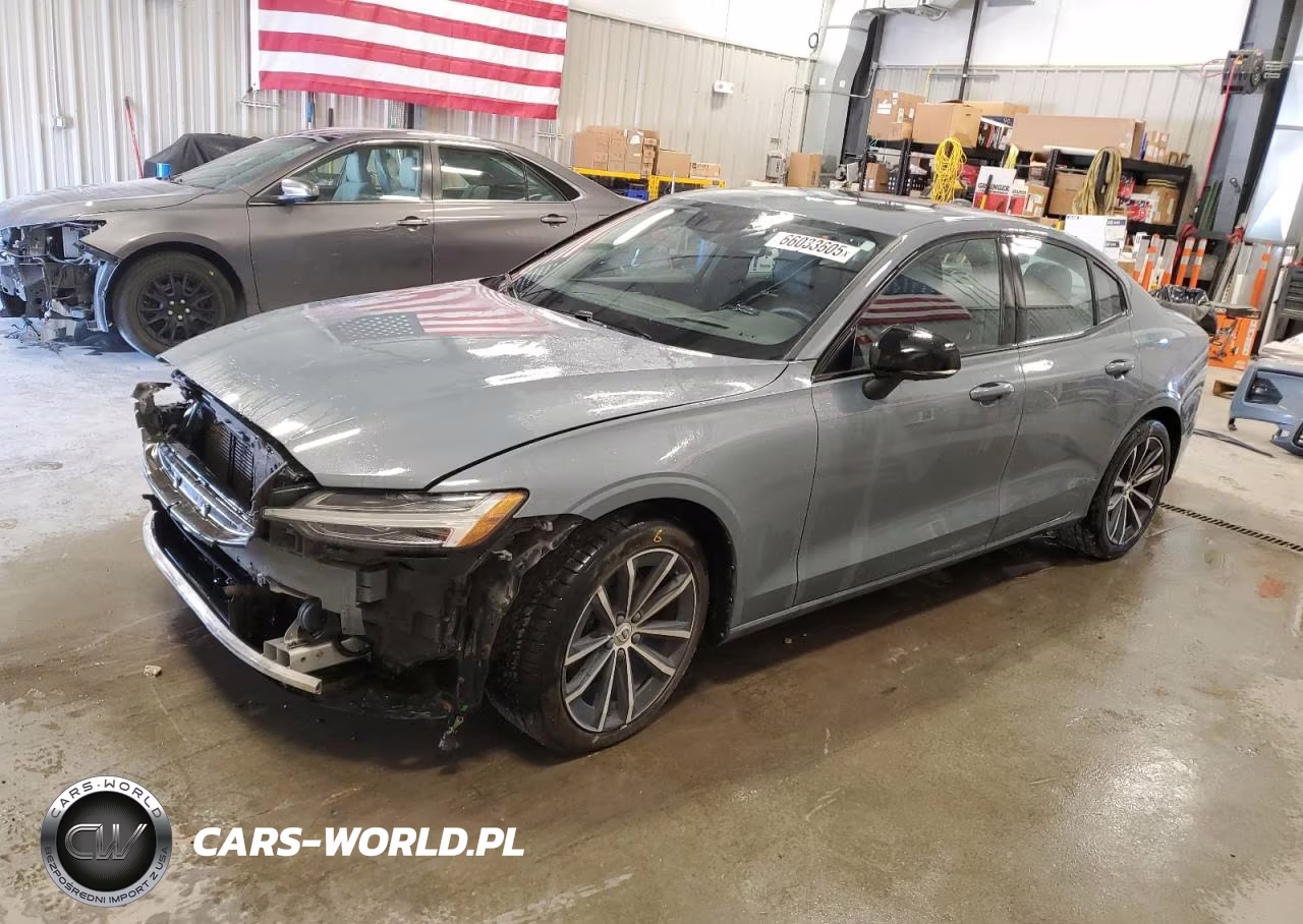 2022 Volvo S60 B5 Momentum