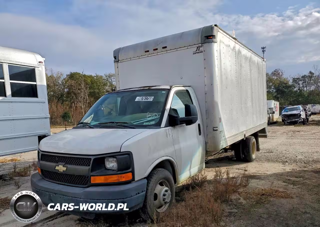 2015 Chevrolet Express Box Truck