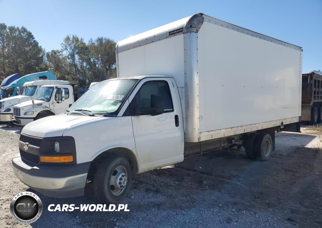 2017 Chevrolet Express G3500 Box Truck