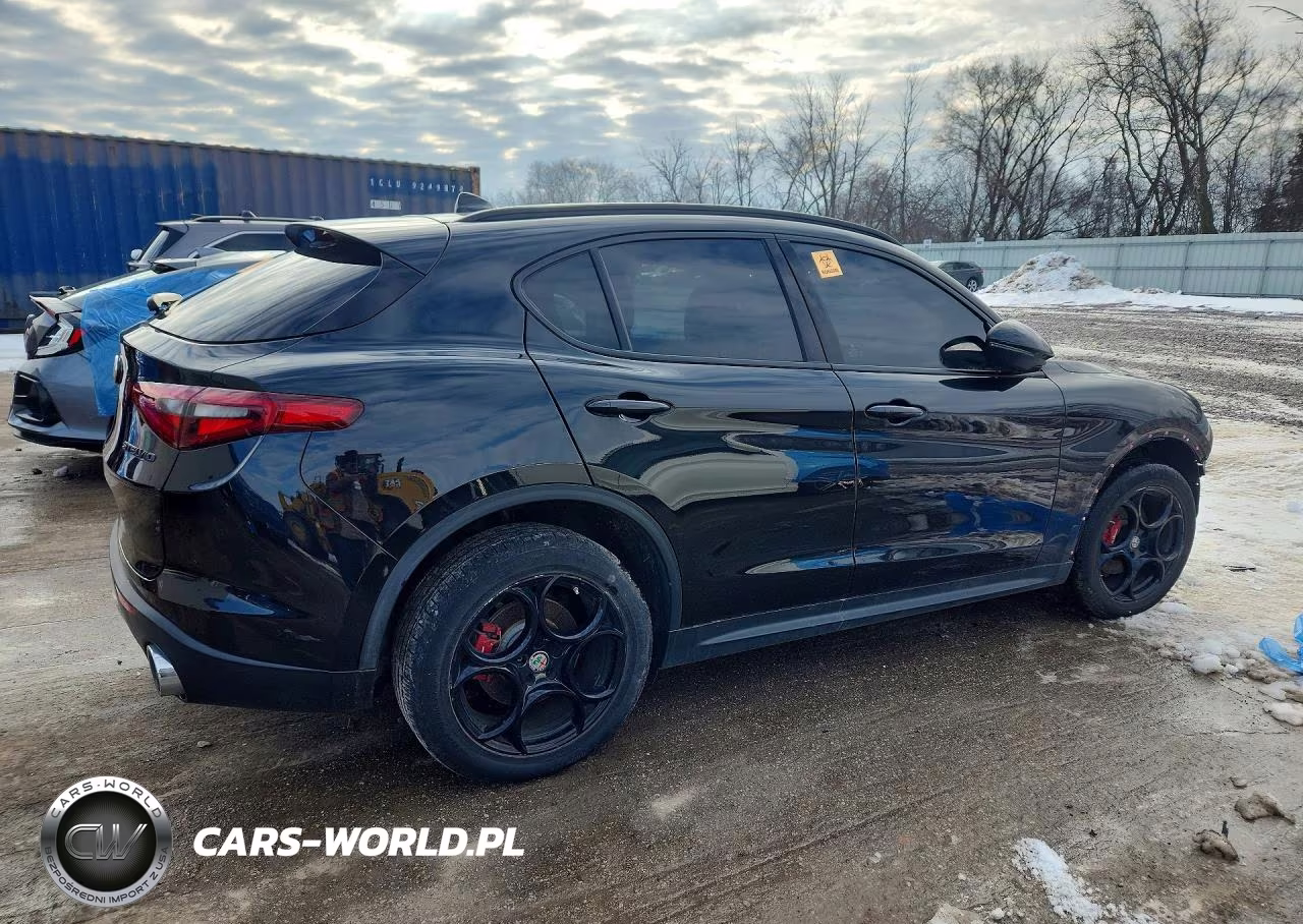 2018 Alfa Romeo Stelvio Sport VIN:ZASFAKPN2J7B85172 - 3