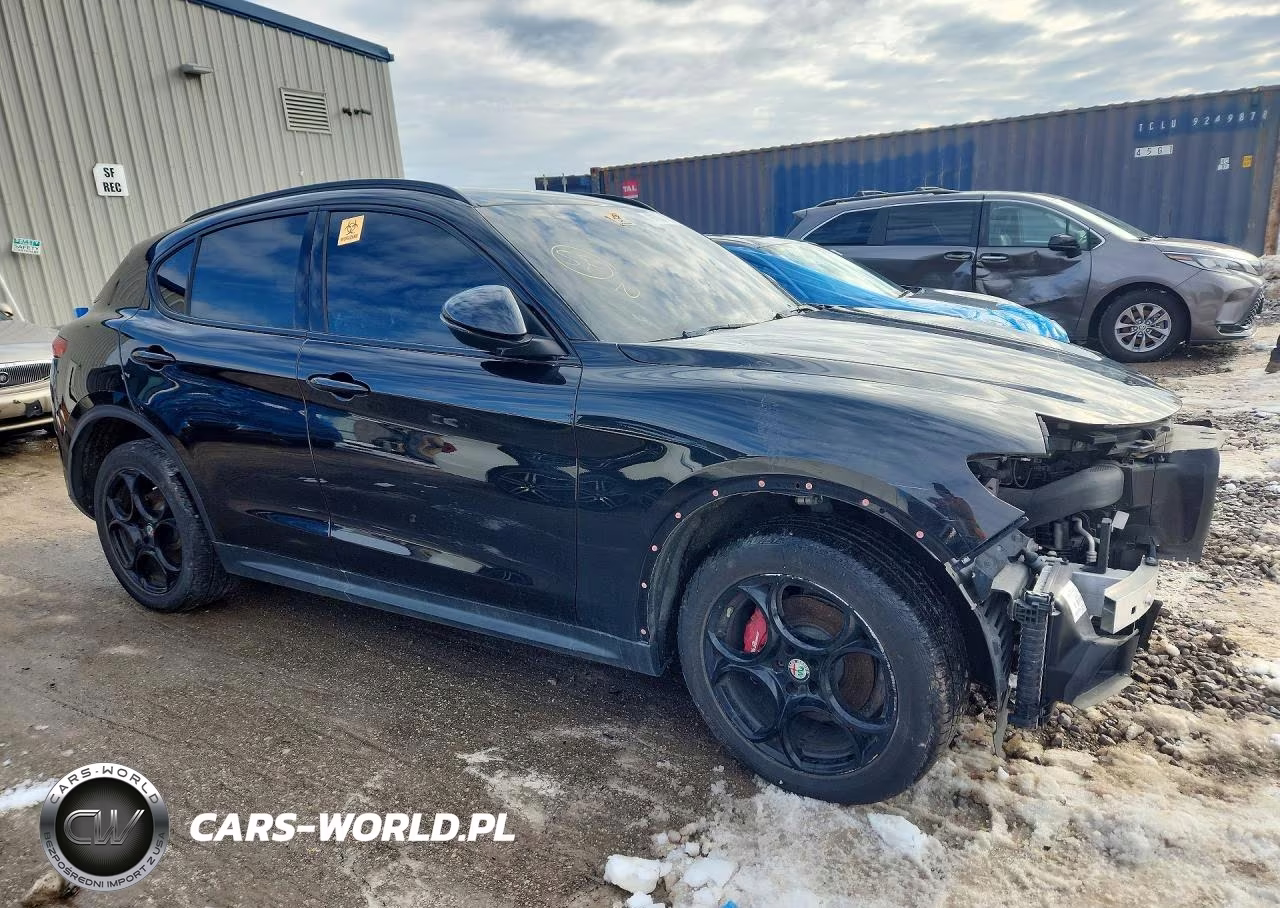 2018 Alfa Romeo Stelvio Sport VIN:ZASFAKPN2J7B85172 - 4