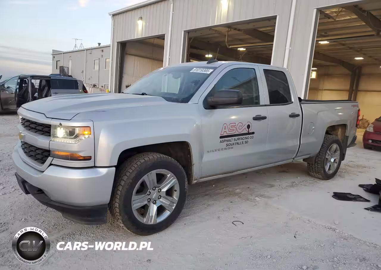 2017 Chevrolet Silverado K1500 Custom