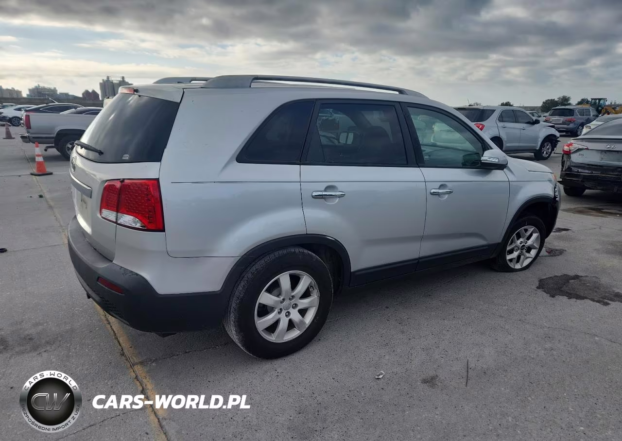 2012 Kia Sorento Base VIN:5XYKT3A65CG308185 - 3