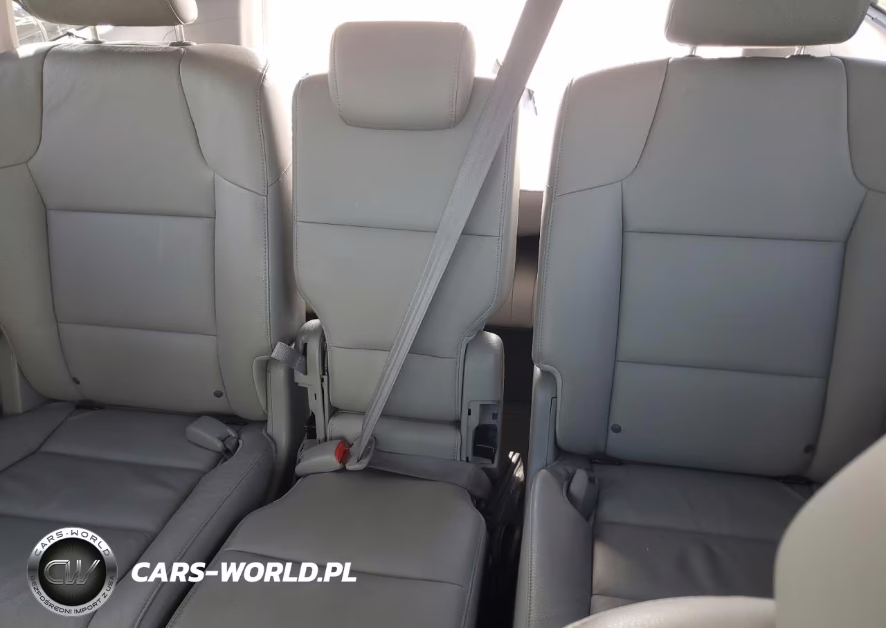 2016 Honda Odyssey Touring VIN:5FNRL5H96GB158479 - 10