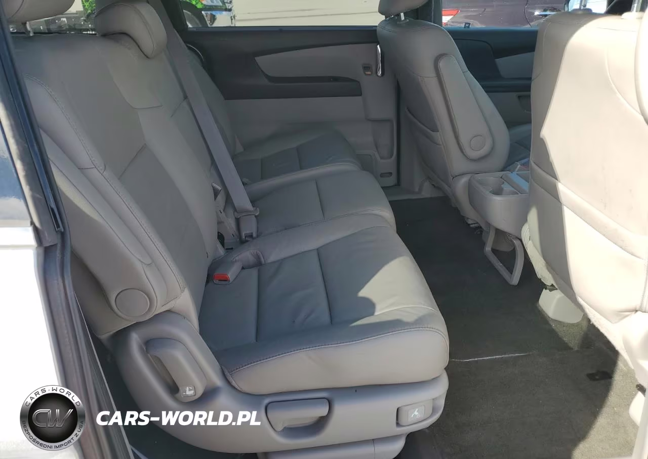 2016 Honda Odyssey Touring VIN:5FNRL5H96GB158479 - 11