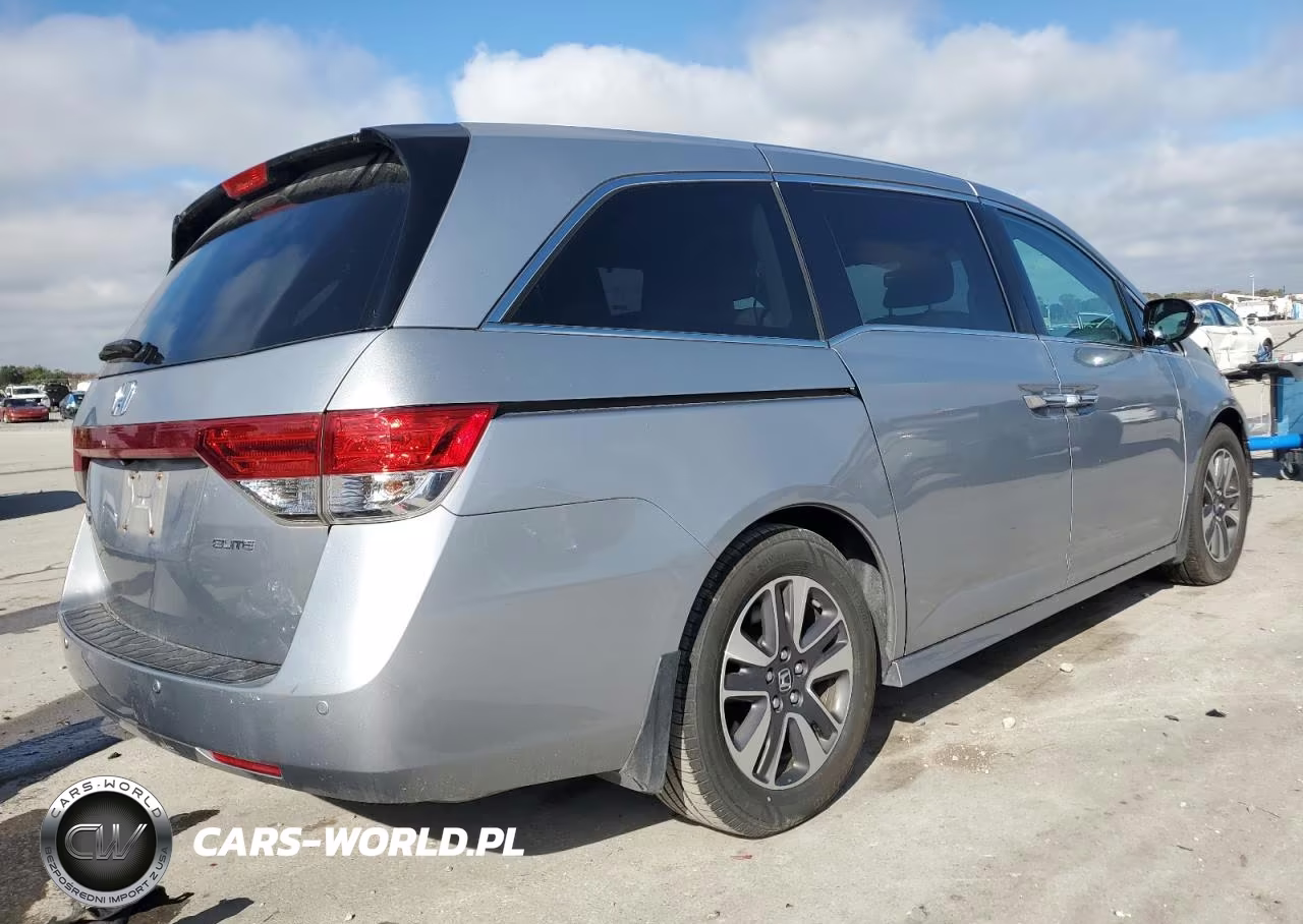 2016 Honda Odyssey Touring VIN:5FNRL5H96GB158479 - 3