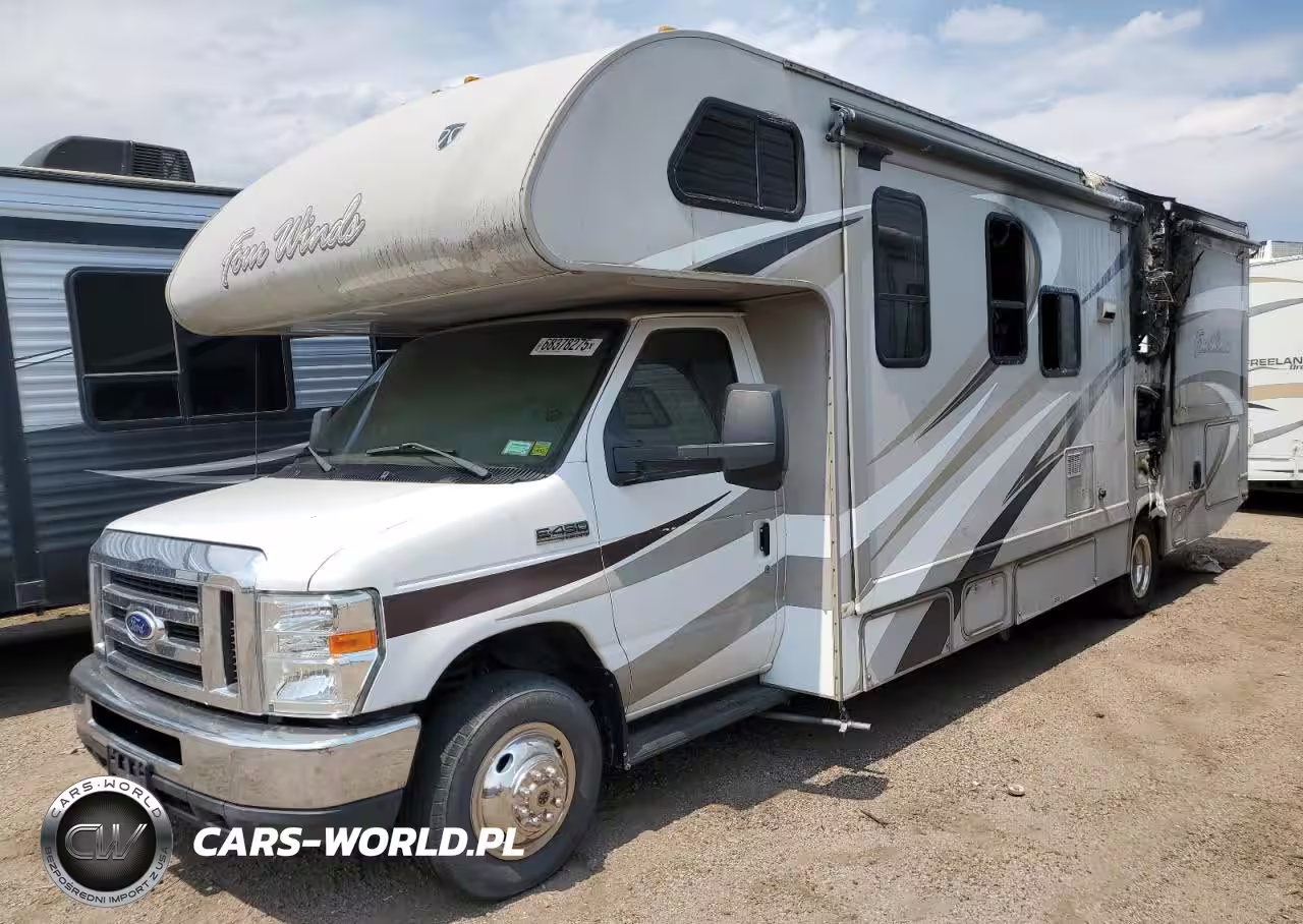 2015 Ford Econoline E450 Super Duty Cutaway Van