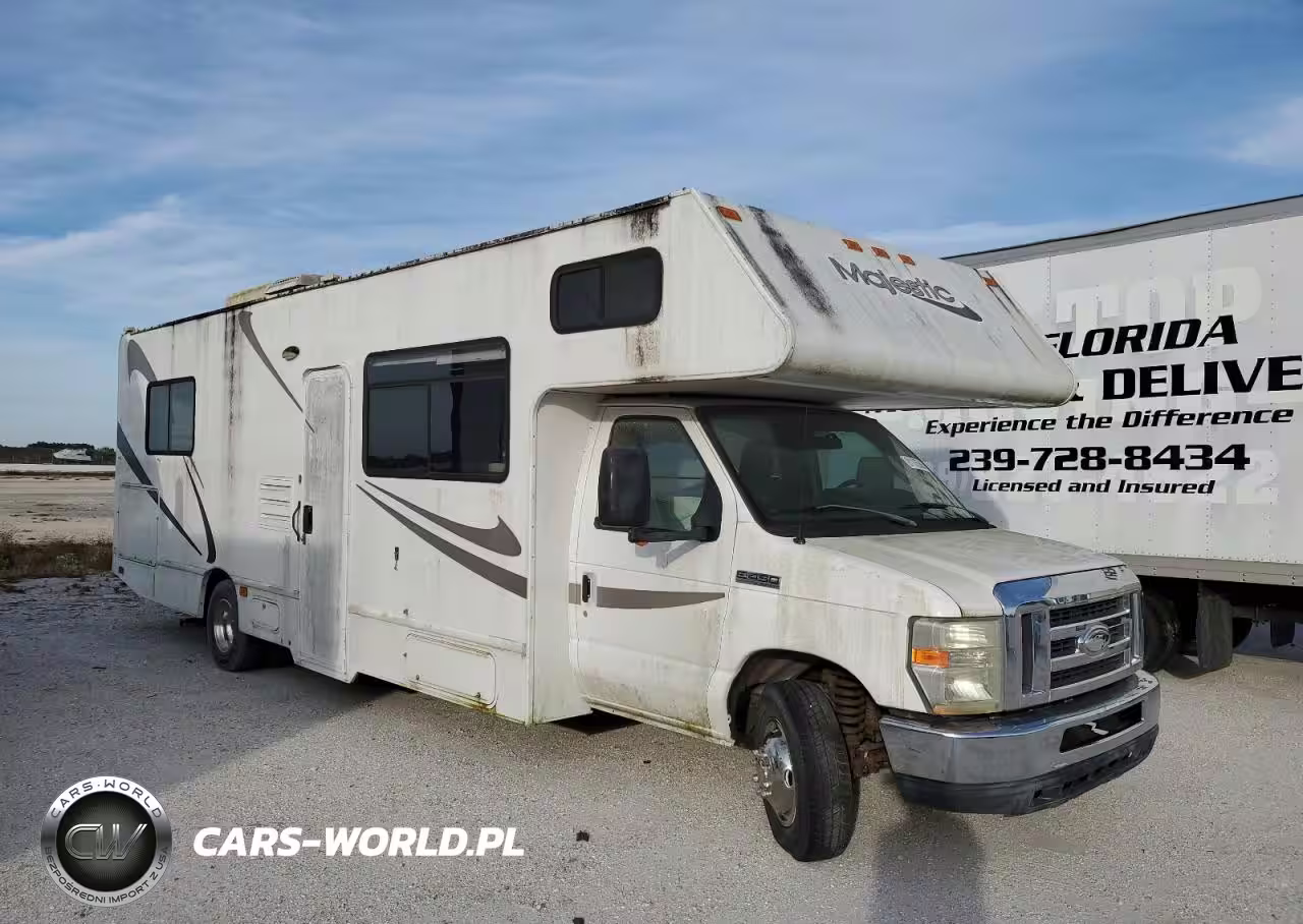 2015 Ford Econoline E450 Super Duty Cutaway Van