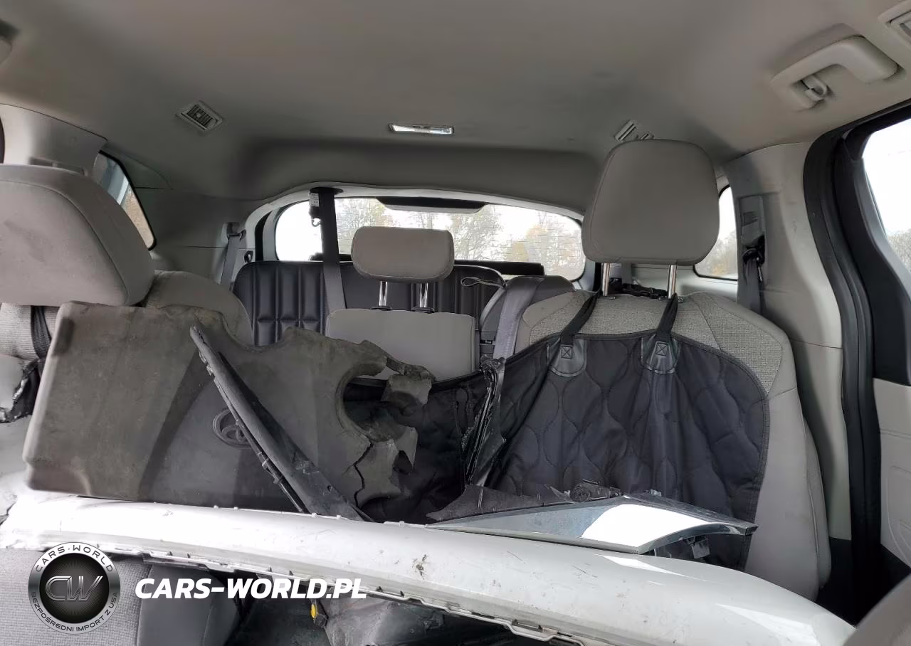 2024 Toyota Sienna Le VIN:5TDKRKEC1RS199258 - 10
