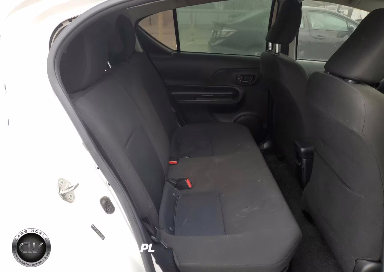2018 Toyota Prius C VIN:JTDKDTB38J1612643 - 10