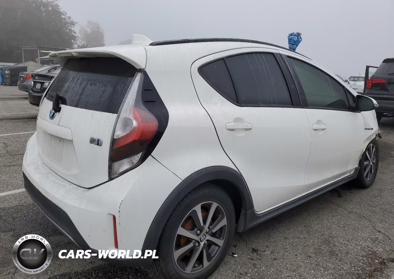2018 Toyota Prius C VIN:JTDKDTB38J1612643 - 3