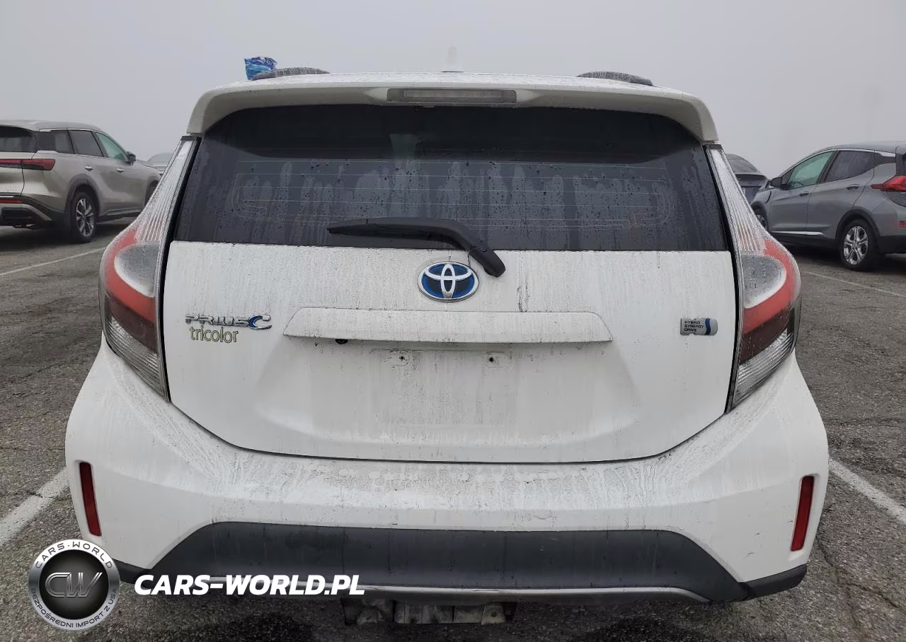 2018 Toyota Prius C VIN:JTDKDTB38J1612643 - 6
