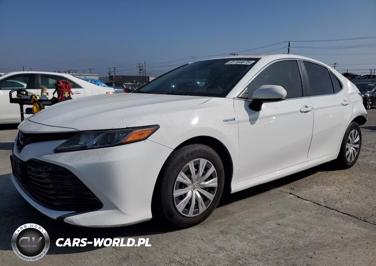 2020 Toyota Camry Le – zdjęcie 1 z 13