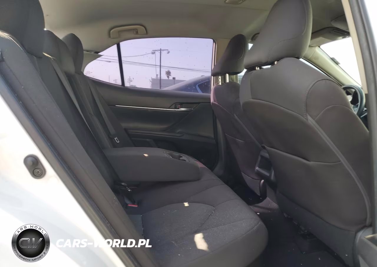 2020 Toyota Camry Le VIN:4T1C31AKXLU538093 - 10